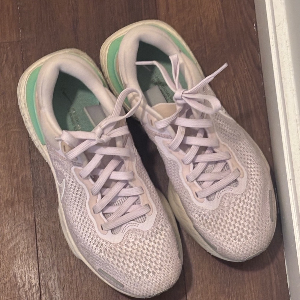 Nike invincible Zoom Women's Shoes